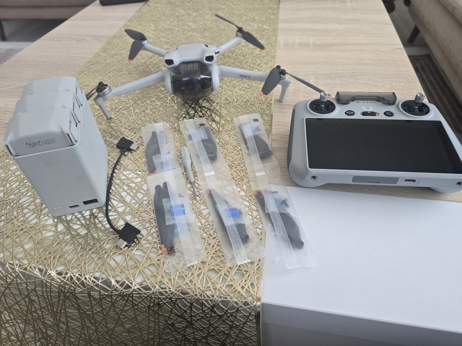 Дрон DJI Mini 3 Fly More Combo
