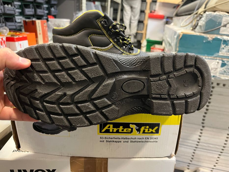 Vând bocanci de protecție, 42, Artefix, S3