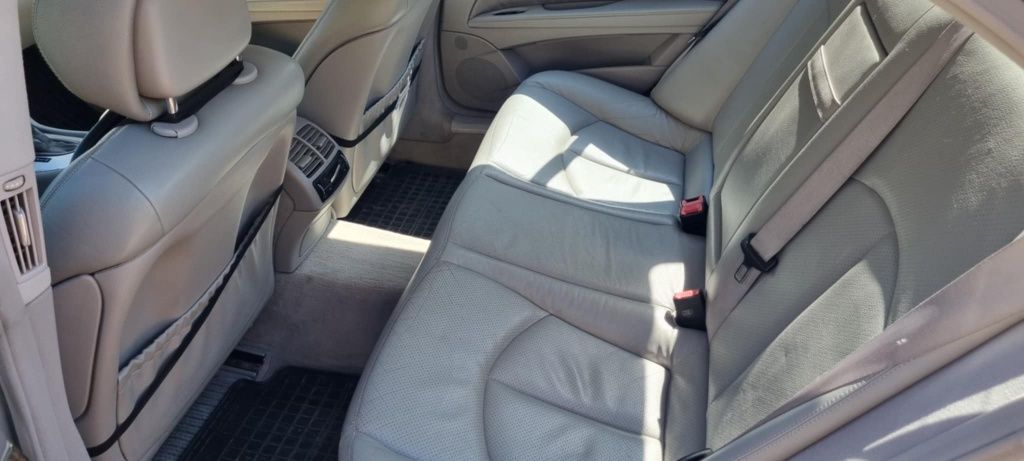 Mercedes-Benz E320 V6-7Gtronic