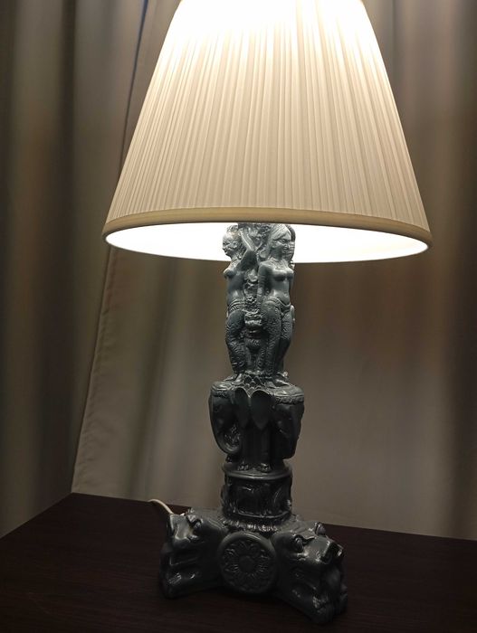 Veioza masiva, exotic sculptata cu elefanti si dansatoare