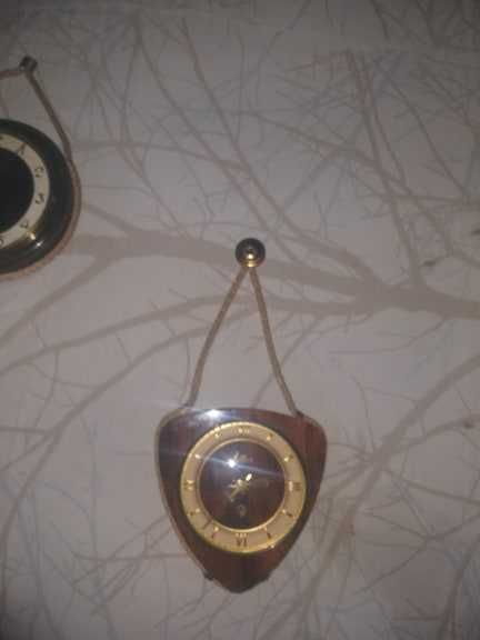 Ceas de perete mecanic     .