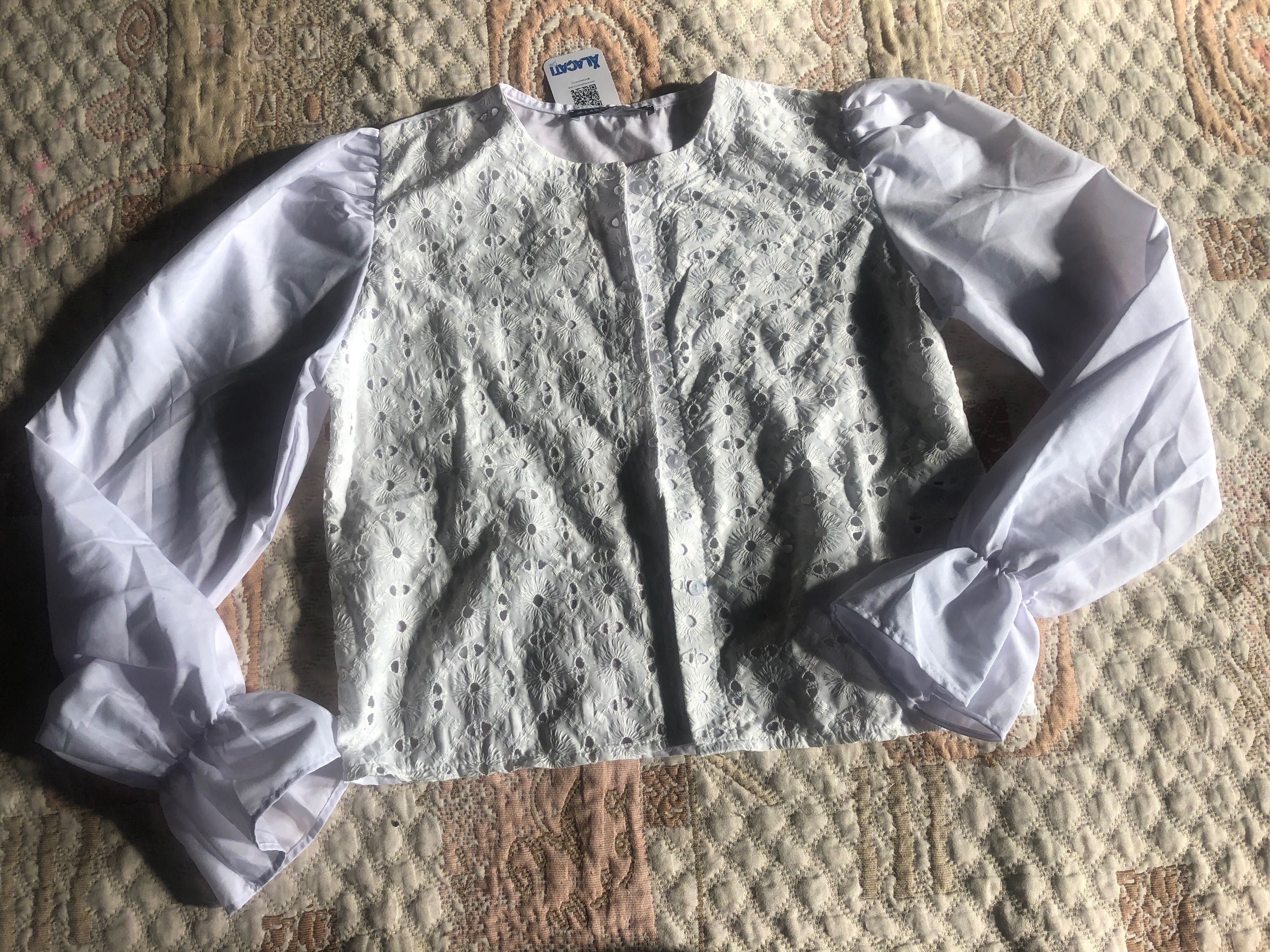 Cămașă albă cu broderie s nouă cu eticheta