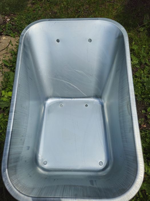 Vând roabă nou cuvă zincată roată plină 90 de litri