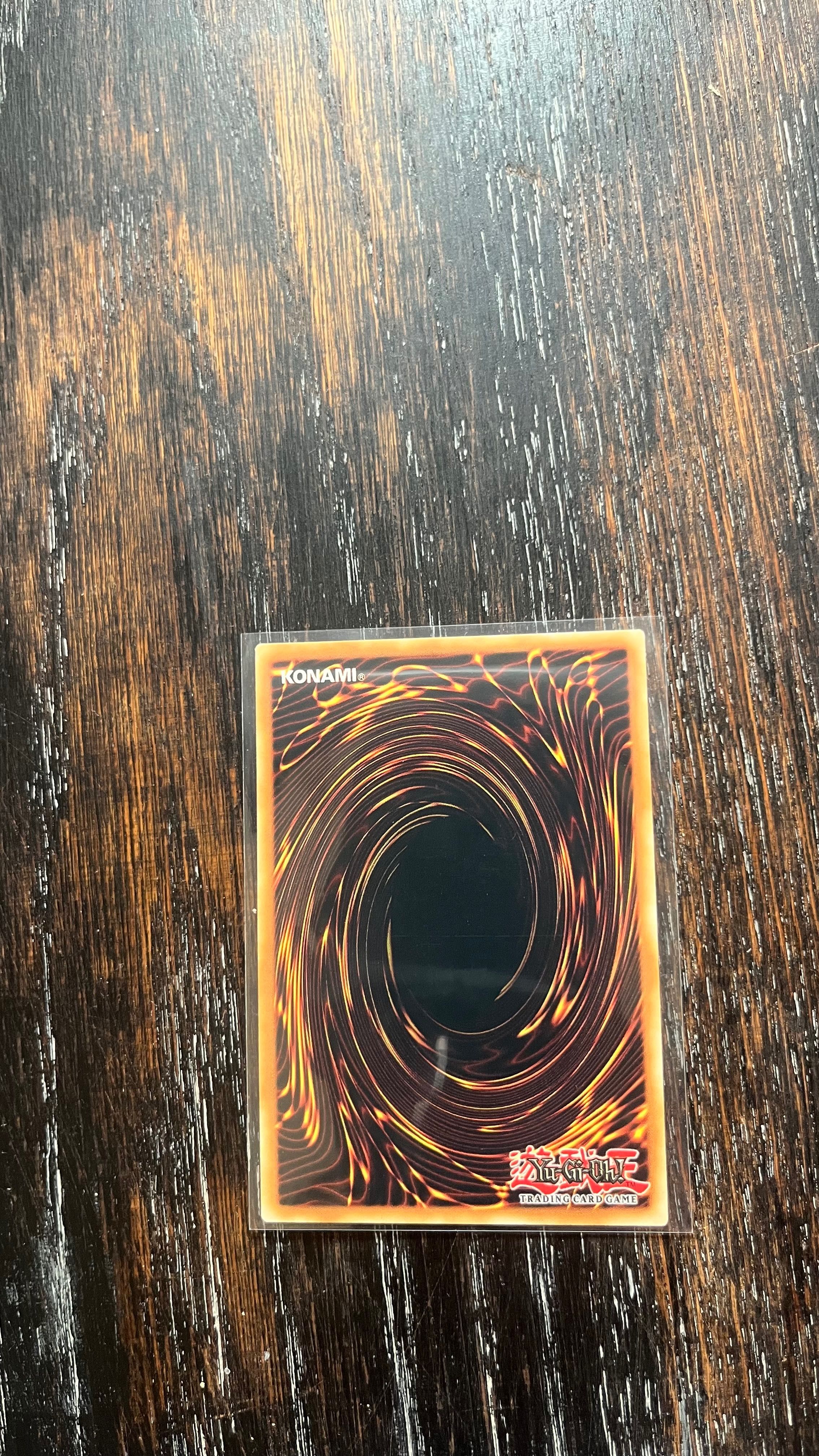 Продавам карта Yu Gi Oh италианска версия