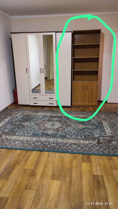 Шкафчик коричневый