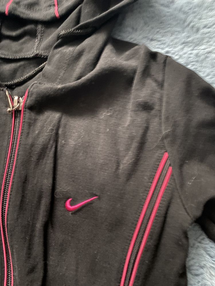 Vând bluza Nike