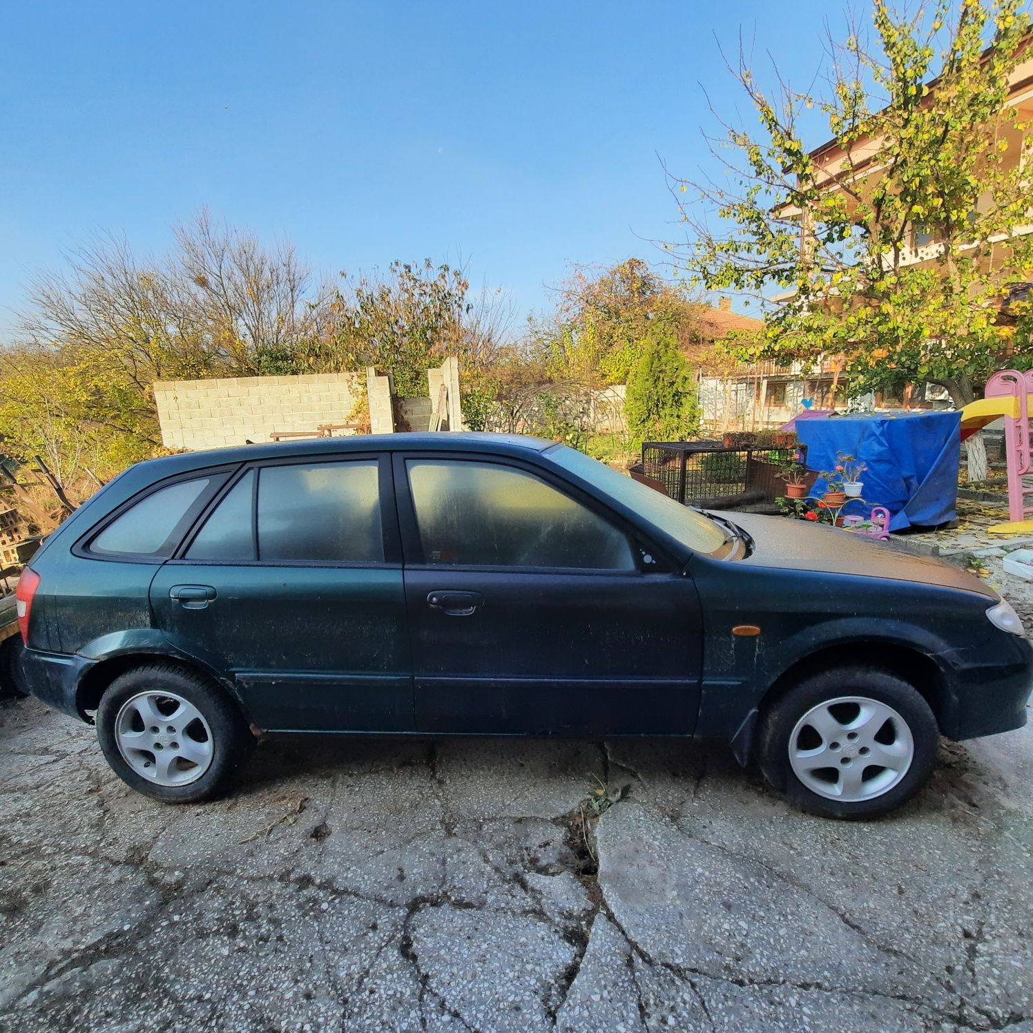 Продавам Mazda 323f 2.0(101) (на части)