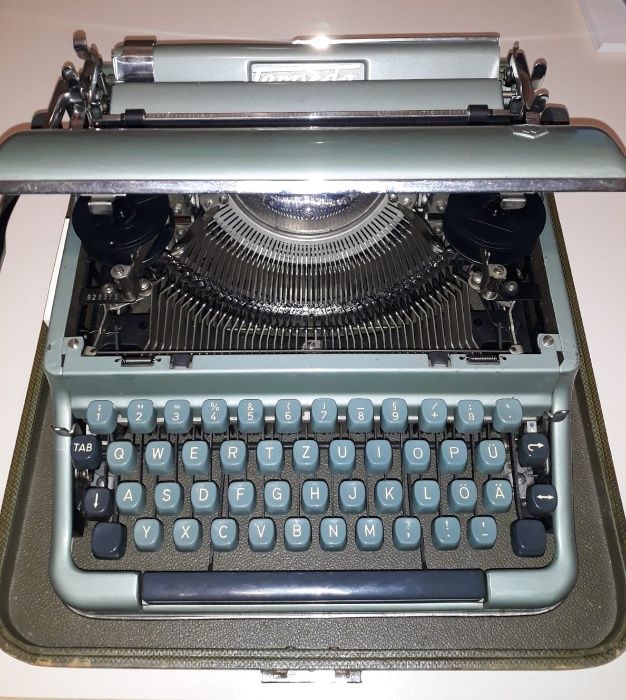 Mașină de scris - Torpedo 18