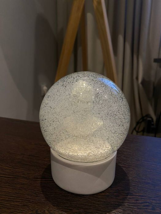 Снежно кълбо с Венера