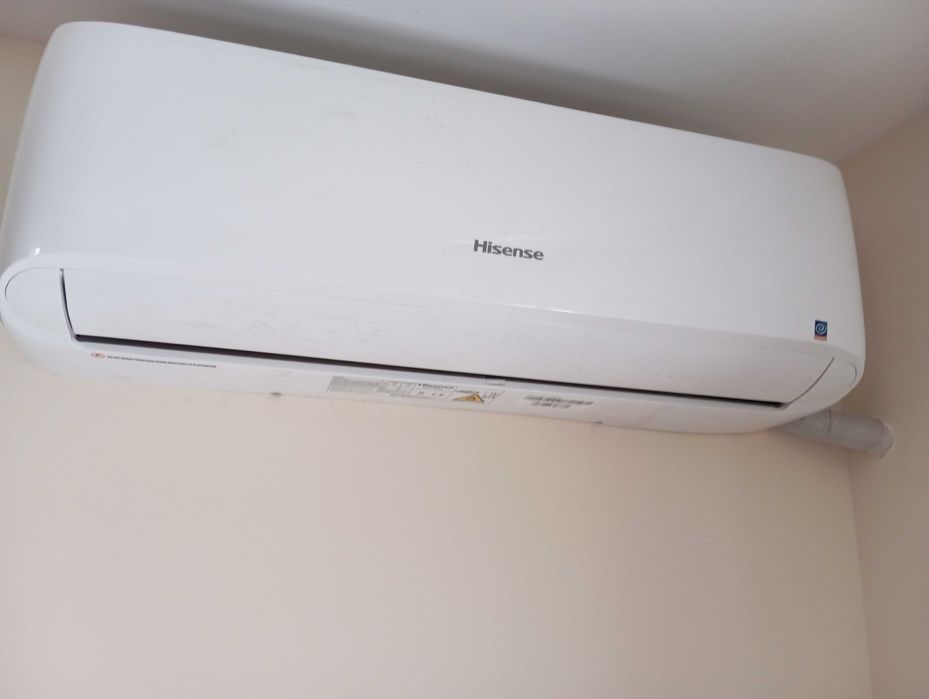 Климатик HISENSE CA25YR03G/ CA25YR03W много добро състояние,с гаранция
