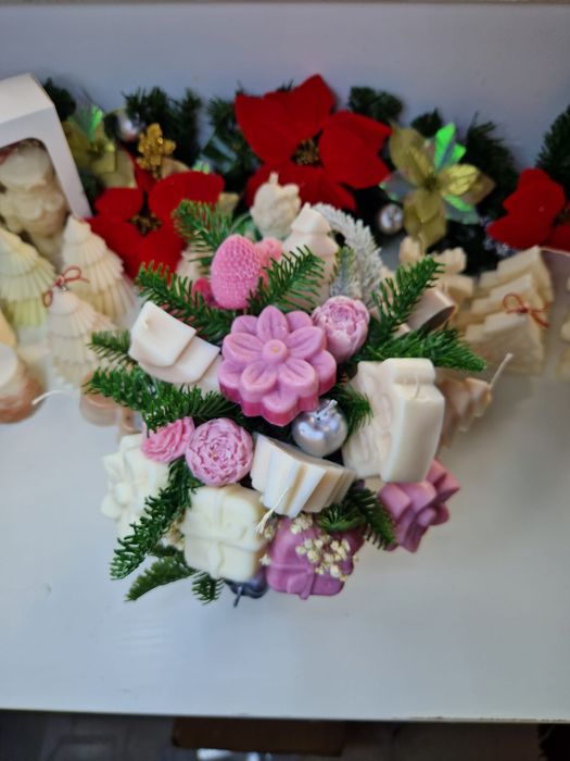 Aranjament cu flori din ceara