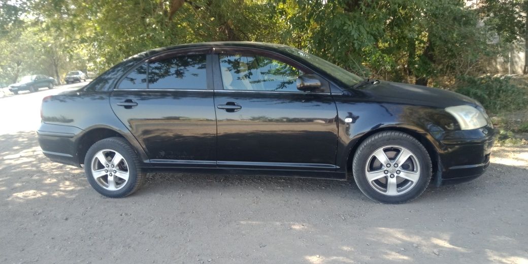 продам тойота авенсис