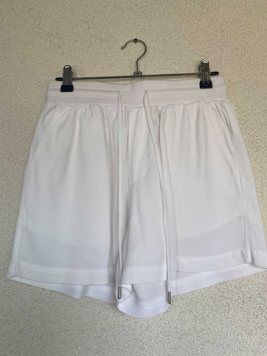 Pantaloni scurti albi, S/36, bumbac, nou