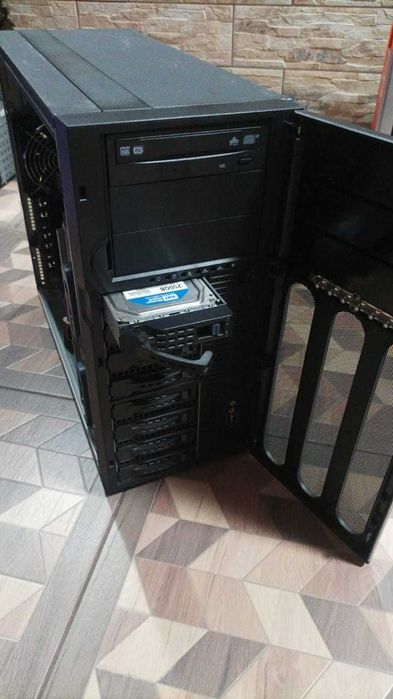 Продается сервер ASUS TS700-E7/RS8