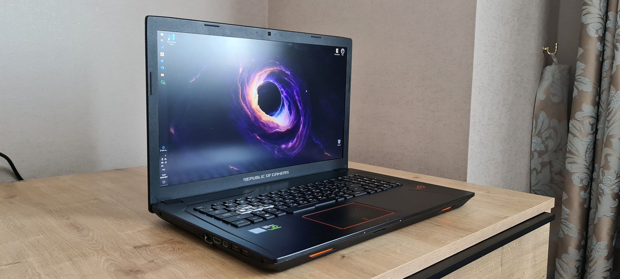 Игровой ноутбук Asus ROG в отличном состоянии(сумка в подарок)