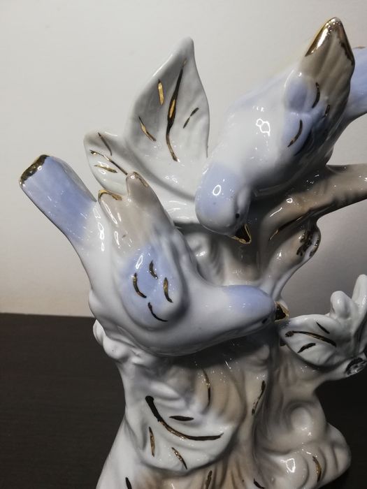 Прекрасна статуетка с  птици. Порцелан.