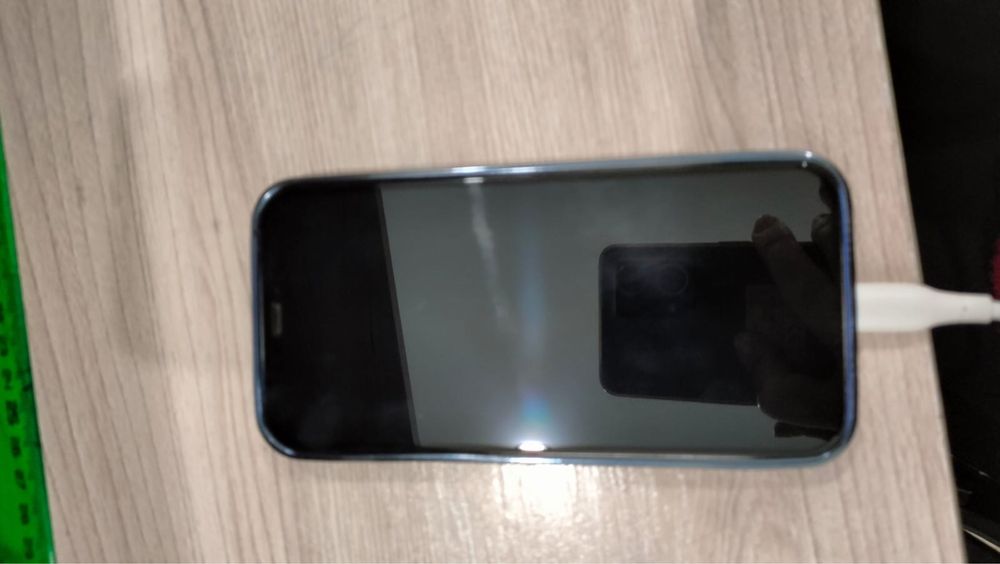 Продам айфон 12