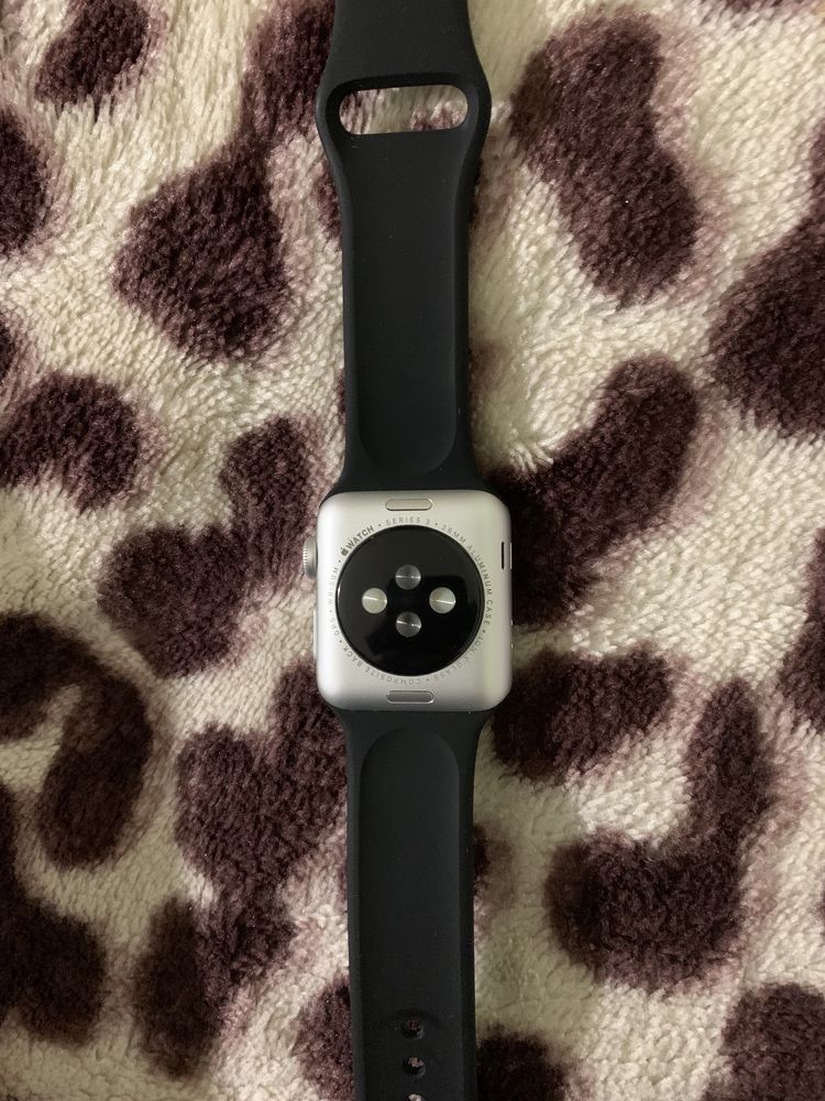 Продаю Apple Watch Series 3 (38mm)