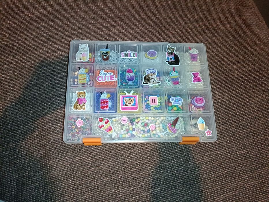 Кутия с маниста + гривна