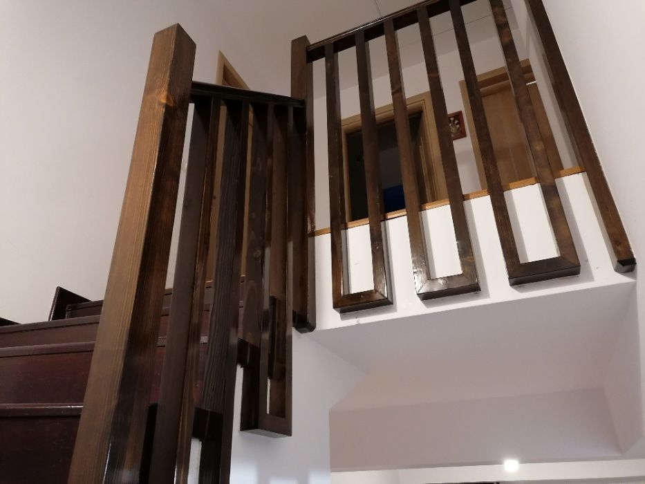 Balustrada interior din lemn masiv