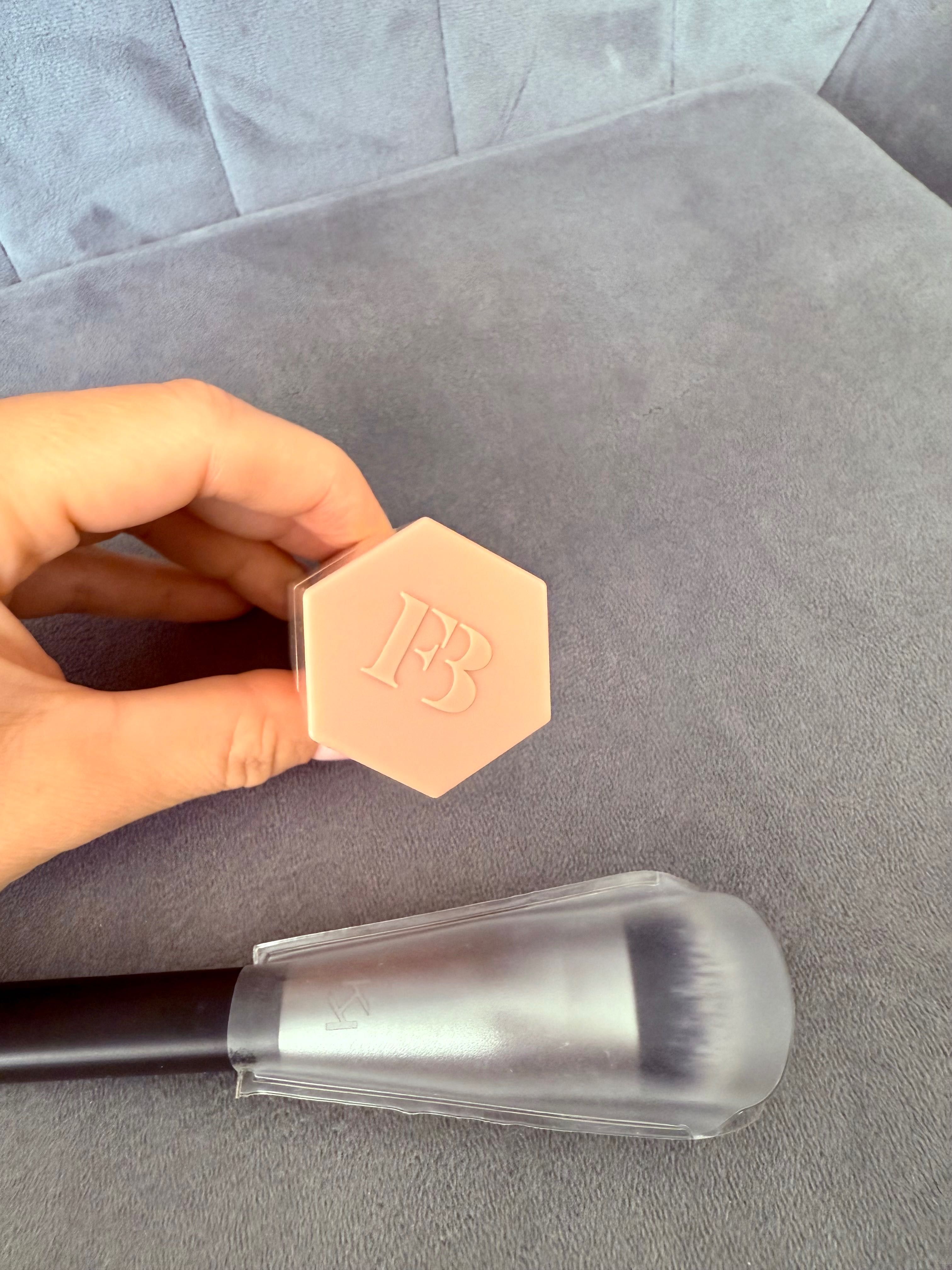 скулптор от Fenty Beauty и четка за него Kiko