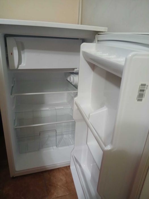 Малък хладилник  CROWN