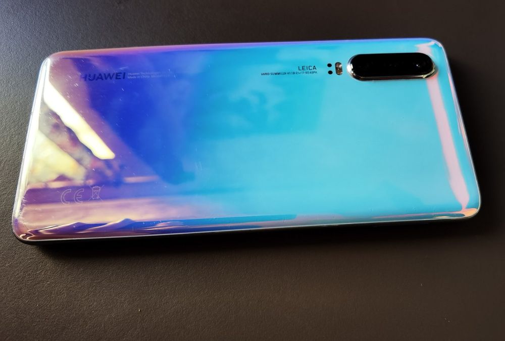 Продавам Huawei p30