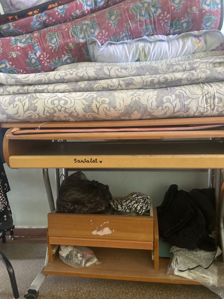 Shkaf,  tumbochka, termo, kompiturni stol, dvux satorni divam bez mati
