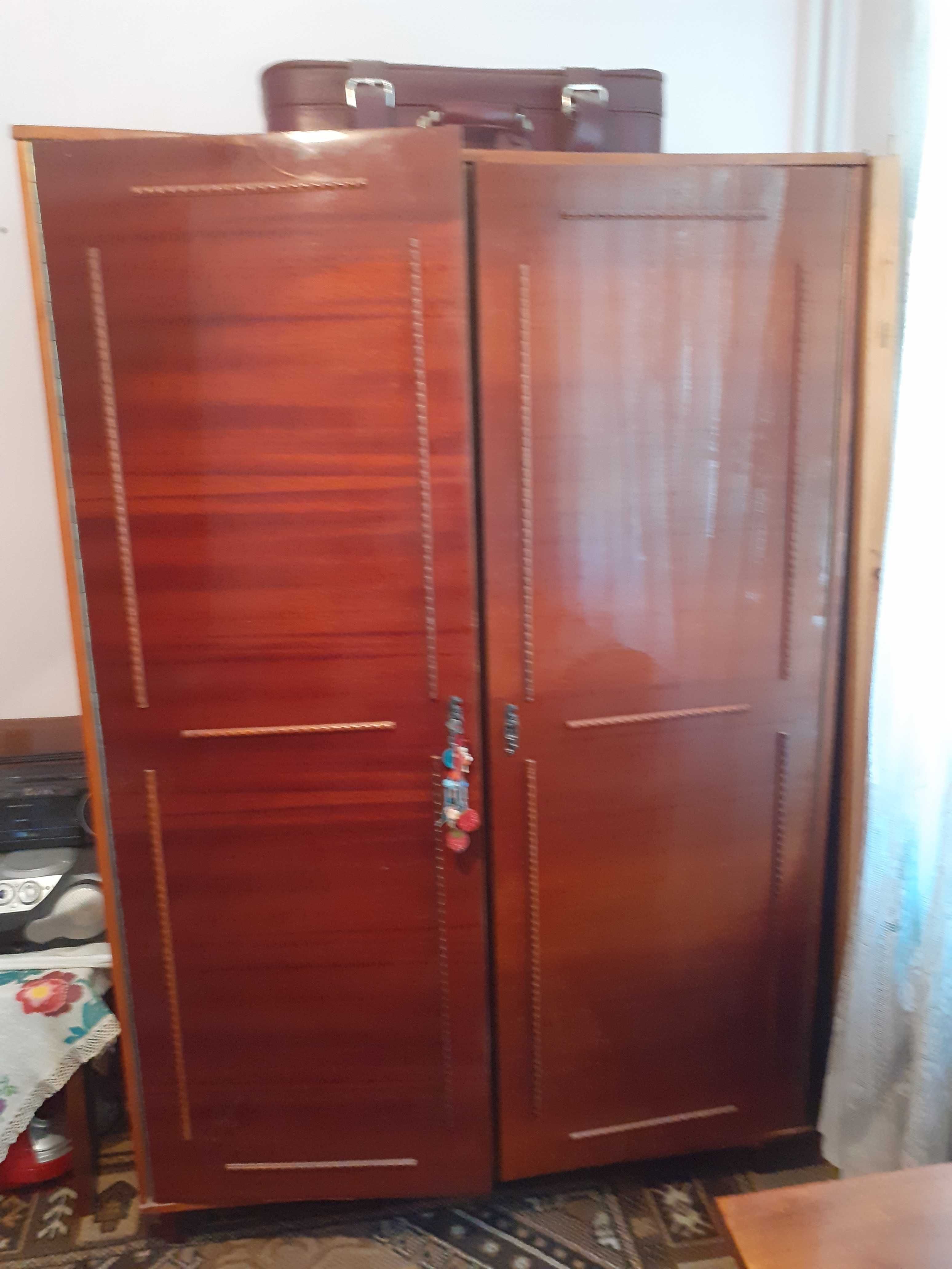 Vand IEFTIN mobila de Sufragerie si Dormitor!
