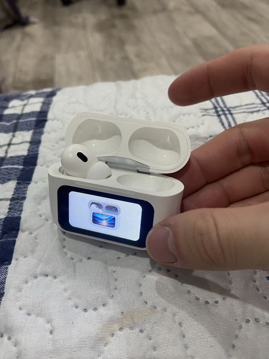 Продам наушник с кейсом айрподс