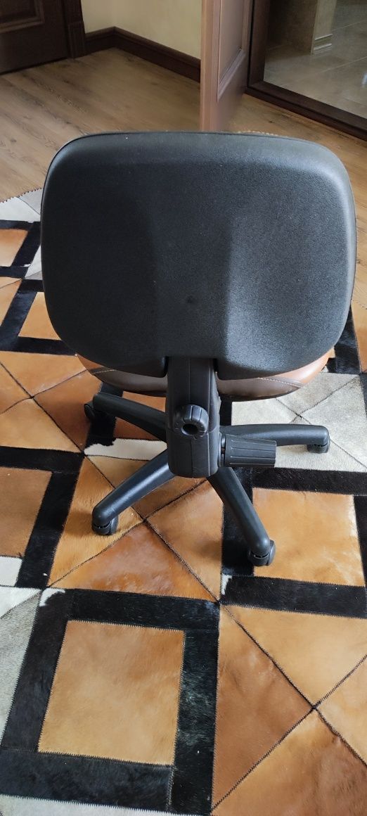 Продам школьное кресло