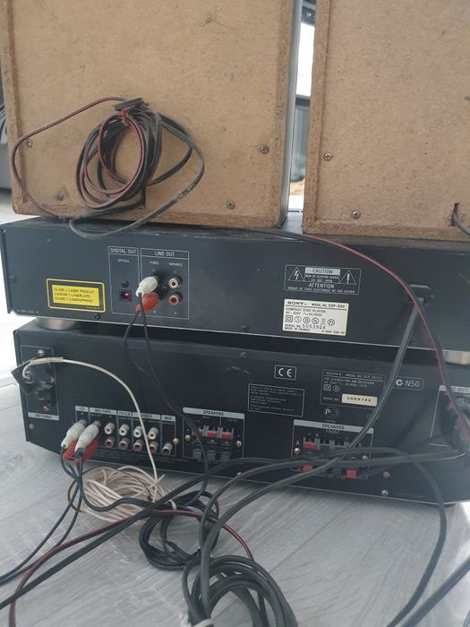 Cd-Player cu Radio-amplificator Sony + 2 boxe UNIVERSUM