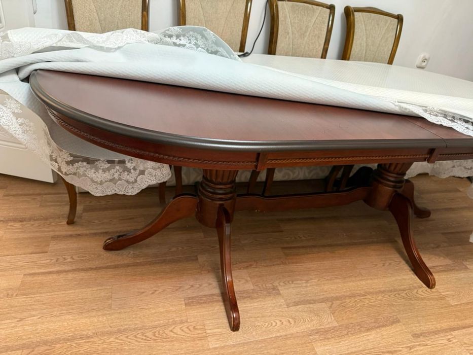 Стол и 6 стульев для гостиной, в отличном состоянии