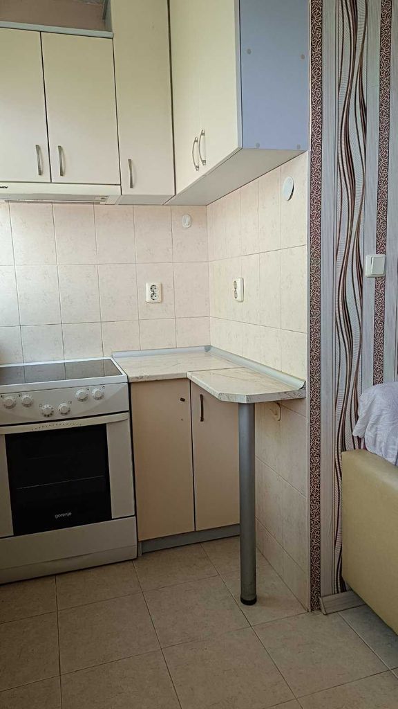 Дава се под наем Тристаен апартамент в Гоце Делчев - 75 кв.м за 193.8 € - Снимка #2