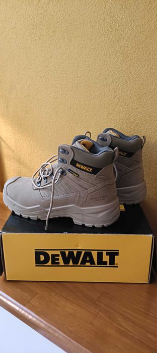 Ghete noi DeWalt,barbati