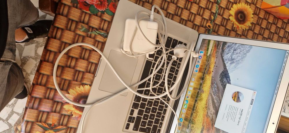 MacBook Pro 15" Mid 2010 | i7 2.66GHz | 8GB RAM | Încărcător original