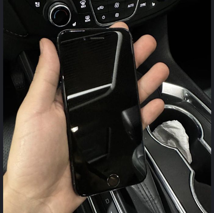 Iphone 7 sotiladi 900ming arginal zaryatchik bonuska