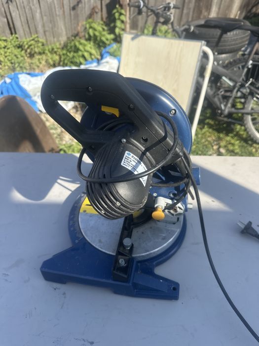 Aparat de taiat in unghiuri