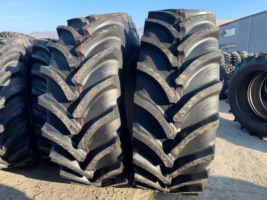 Anvelope noi Radiale marca OZKA de tractor John Deere spate 650/85R38