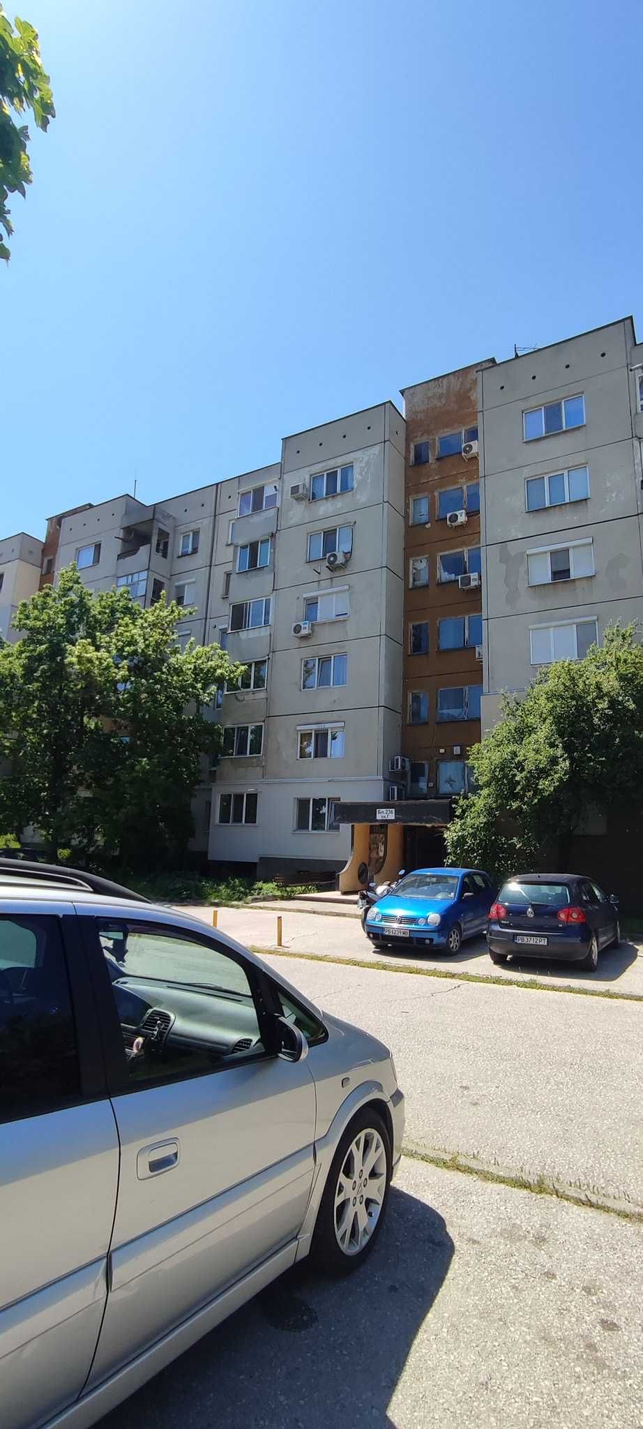 Тристаен апартамент в ж-к Тракия!