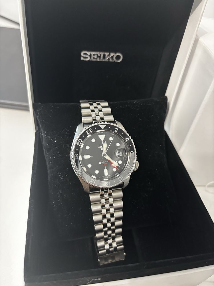 Seiko 5 GMT black grape