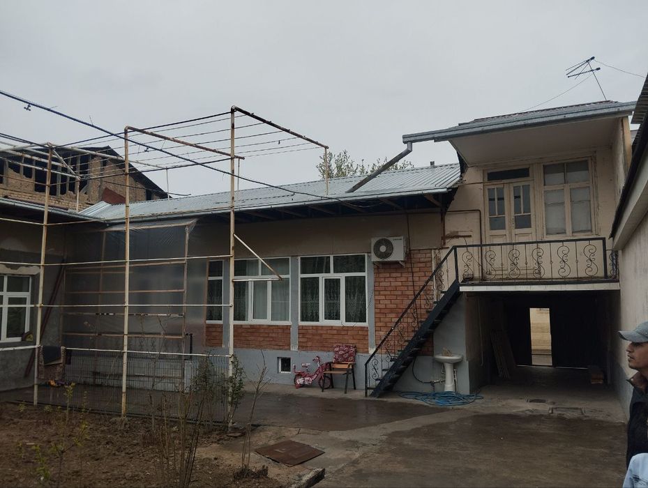 Uy sotiladi Дом прадаётся срочно !!