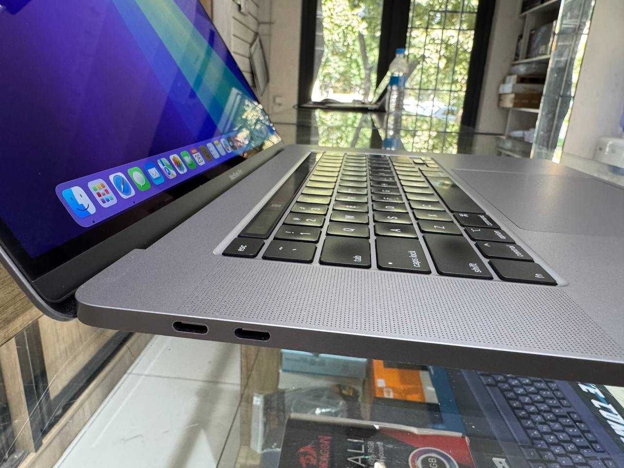 Macbook PRO 16 2019г Core i7-9750H озу16гб 512ssd Radeon Pro 5300m 4гб