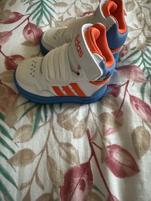 Adidasi Adidas noi