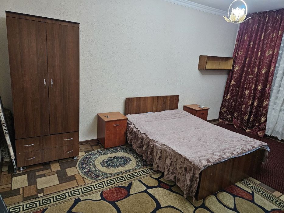 Срочно продаётся 1 ком. С мебелью и техникой.