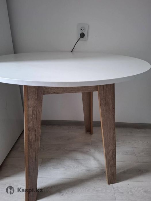 Продается стол круглый 80х80х76