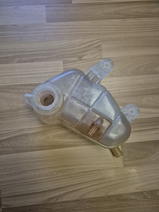 Расширительный бачок от Кобальта .