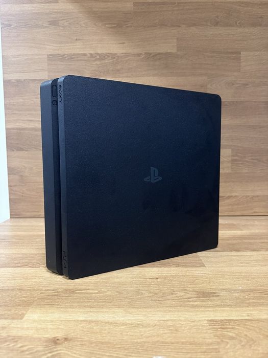 Playstation 4 slim със 2 джойстика