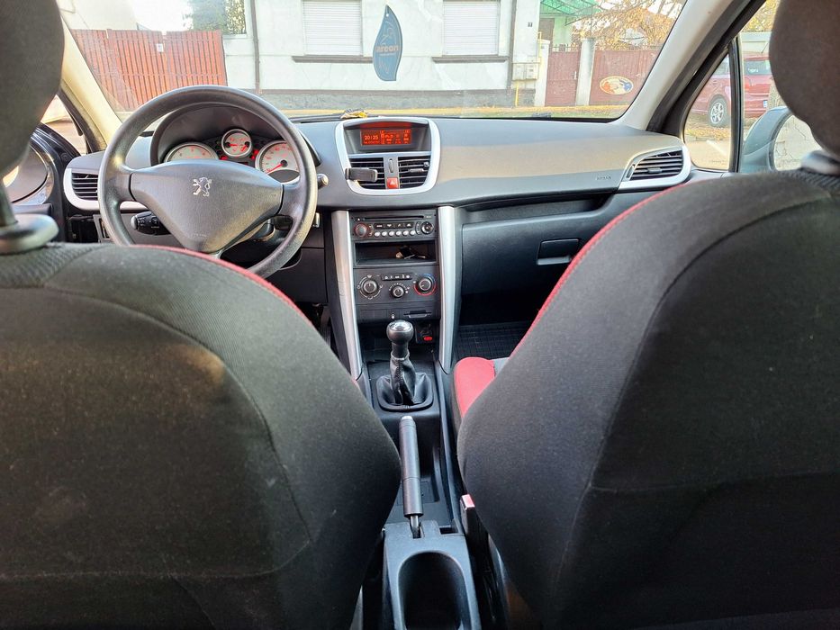 Vând peogeot 207, an de fabricatie 2010, model 2011, diesel