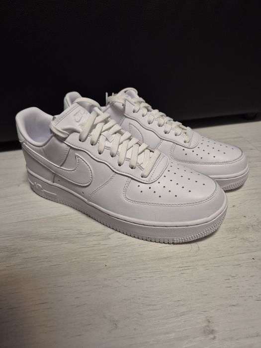 Vand adidasi nike